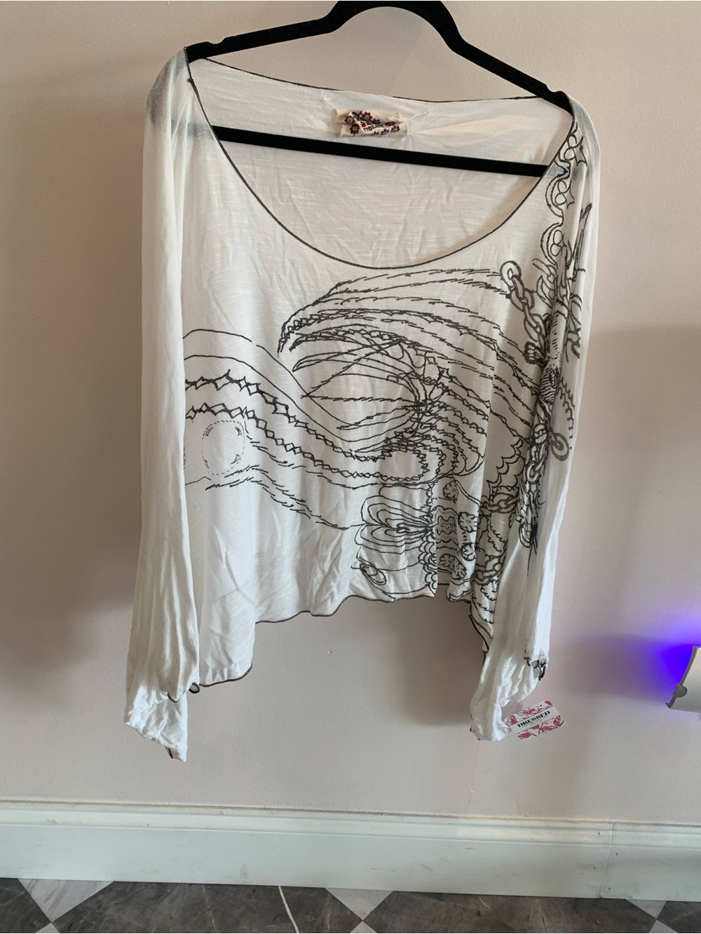 213 Chelsea & Violet White Long-Sleeve Scoop Neck Top with Black Graphic